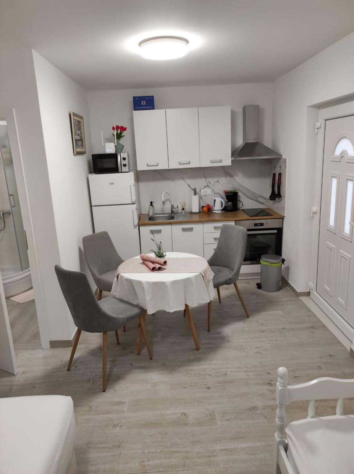 Studio Apartman Mare Trogir Exteriér fotografie